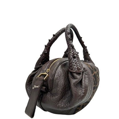 lato Borsa Fendi in tessuto trama zucca con finiture in pelle marroni e parti metalliche dorate; munita di doppi manici stondati, di lusso, originale, ottime condizioni. 