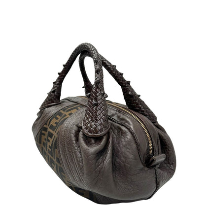 lato Borsa Fendi in tessuto trama zucca con finiture in pelle marroni e parti metalliche dorate; munita di doppi manici stondati, di lusso, originale, ottime condizioni. 