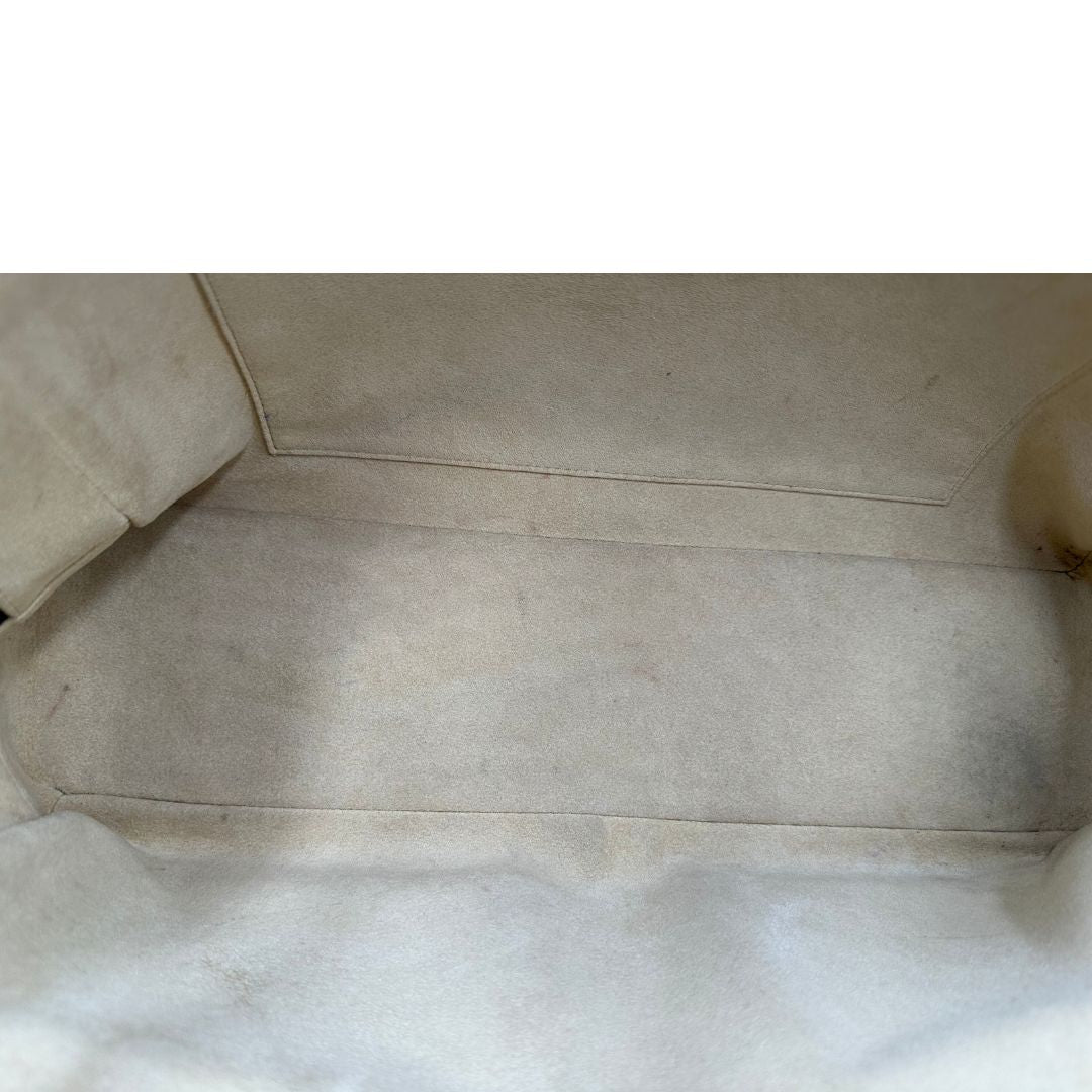 Interno di una Borsa Louis Vuitton in canvas marrone monogram con finiture in vacchetta naturale e parti metalliche dorate; munita di doppi manici. Indossabile a mano. Originale, usata, di lusso in ottime condizioni