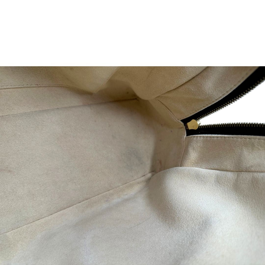 Interno di una Borsa Louis Vuitton in canvas marrone monogram con finiture in vacchetta naturale e parti metalliche dorate; munita di doppi manici. Indossabile a mano. Originale, usata, di lusso in ottime condizioni