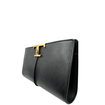 Laterale destro di una borsa Tod's in pelle nera con parti metalliche dorate; munita di una tracolla in catena non amovibile e non regolabile e di un polsino staccabile in pelle. Completa di doppie dustbag.