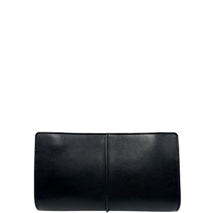 Retro di una borsa Tod's in pelle nera con parti metalliche dorate; munita di una tracolla in catena non amovibile e non regolabile e di un polsino staccabile in pelle. Completa di doppie dustbag.