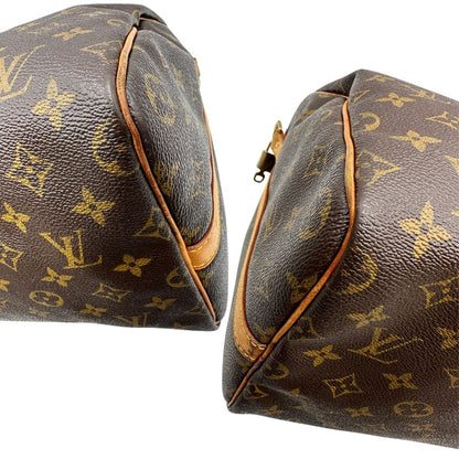 angoli Borsa Louis Vuitton in canvas marrone monogram con finiture in vacchetta naturale e parti metalliche dorate; munita di doppi manici stondati. Completa di dustbag, lucchetto e chiave. 