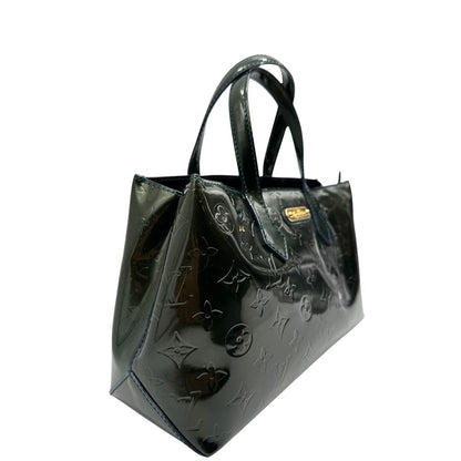 lato  Borsa Louis Vuitton in pelle verniciata color verde bottiglia e parti metalliche dorate; munita di doppi manici, da portare a mano. Completa di dustbag, di lusso, originale, ottime condizioni. 