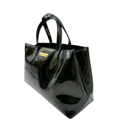 lato  Borsa Louis Vuitton in pelle verniciata color verde bottiglia e parti metalliche dorate; munita di doppi manici, da portare a mano. Completa di dustbag, di lusso, originale, ottime condizioni. 