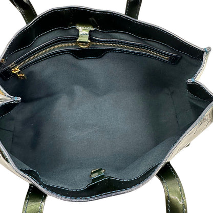  interno Borsa Louis Vuitton in pelle verniciata color verde bottiglia e parti metalliche dorate; munita di doppi manici, da portare a mano. Completa di dustbag, di lusso, originale, ottime condizioni.