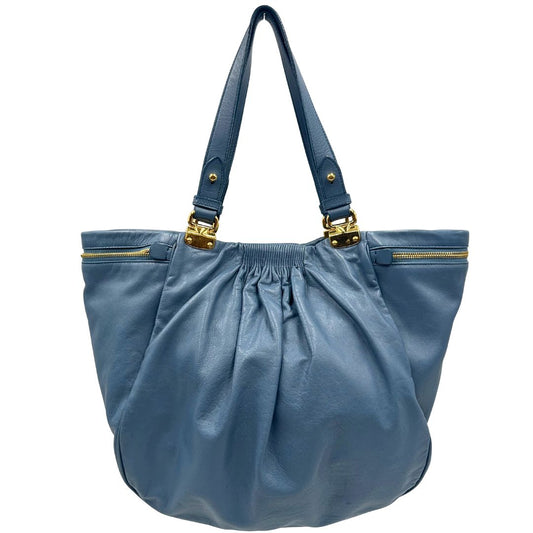 front Borsa Miu Miu in pelle blu con parti metalliche dorate; munita di doppi manici, indossabile a spalla. Completa di dustbag, di lusso, originale, ottime condizioni. 