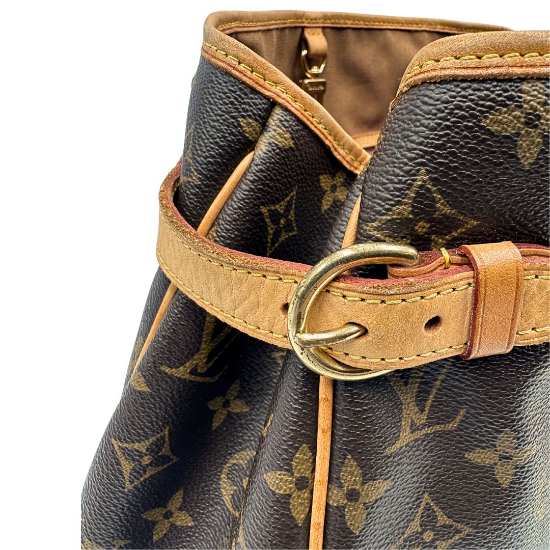 Difetto metalleria di una borsa LV in canvas marrone monogram con finiture in vacchetta naturale e dettagli metallici dorati. Dotata di dustbag.