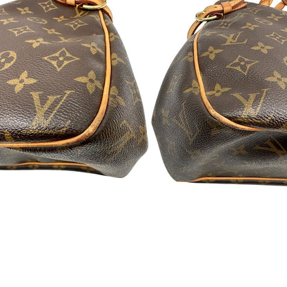 Angoli di una borsa LV in canvas marrone monogram con finiture in vacchetta naturale e dettagli metallici dorati. Dotata di dustbag.