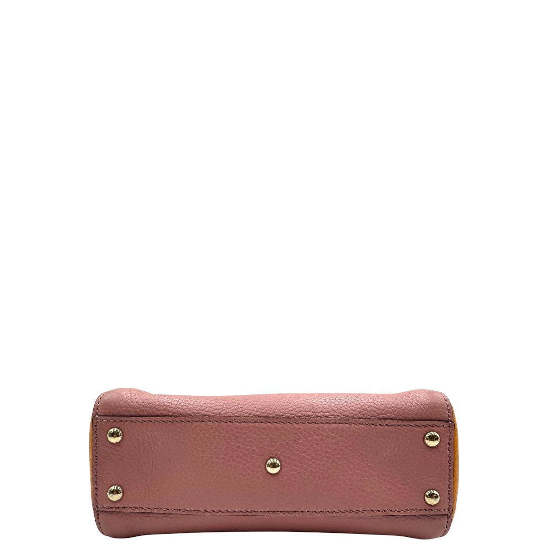 Base, Borsa Gucci in pelle martellata bicolor con lati a contrasto arancioni e corpo principale rosa e hardware dorato.