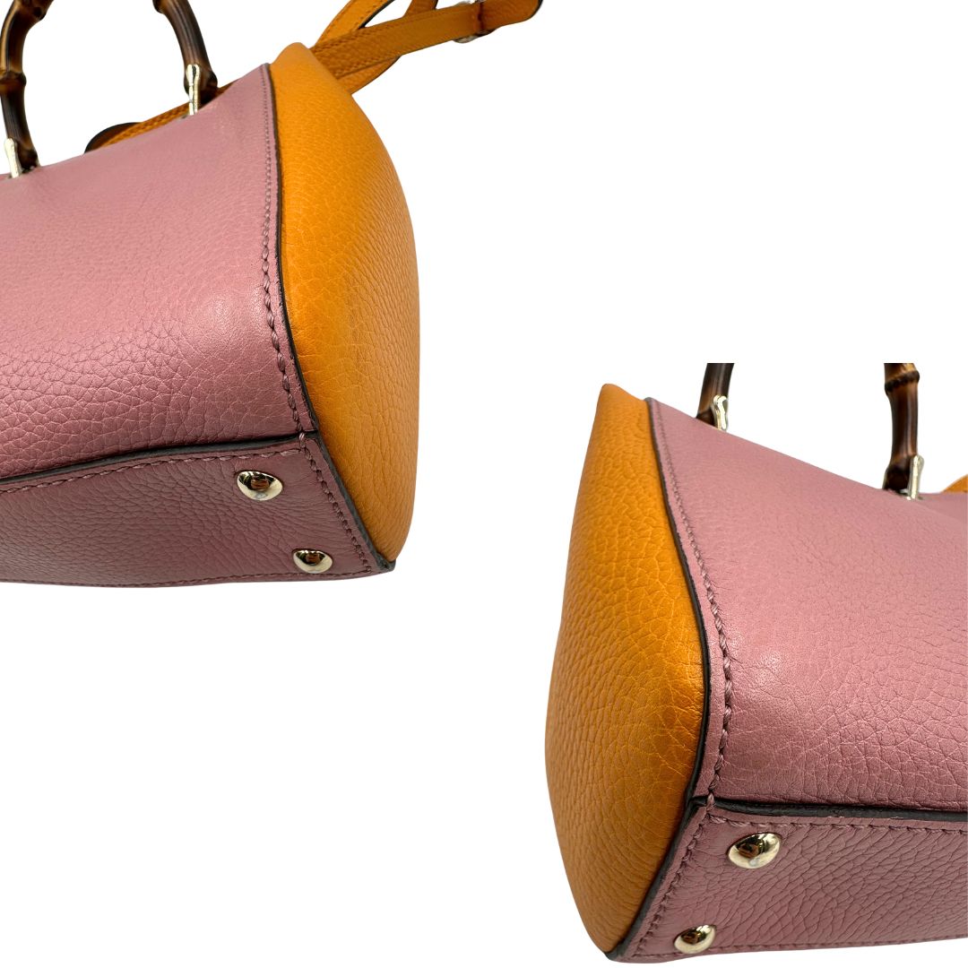 Angoli, Borsa Gucci in pelle martellata bicolor con lati a contrasto arancioni e corpo principale rosa e hardware dorato.