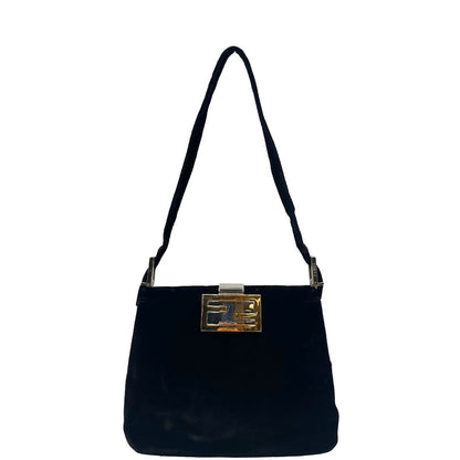 Front di una borsa Fendi realizzata in velluto nero, con manico leggermente regolabile e con parti metalliche oro e argento. Iconico logo con doppie F come chiusura. Indossabile a spalla. Munita di dustbag.