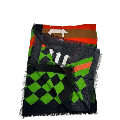 Sciarpa Gucci GG in 85 % modal e 15 % seta multicolor, di lusso, originale, ottime condizioni.