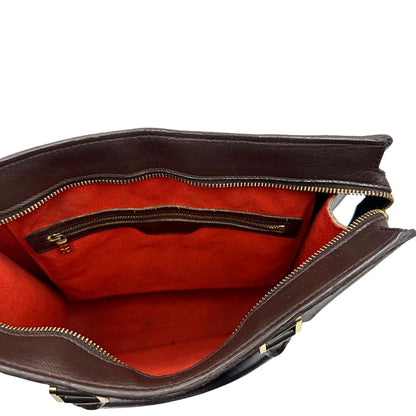 Interno di una Sac Plat Louis Vuitton in canvas Damier Ébène con doppi manici stondati e parti metalliche dorate. Indossabile a mano. Dotata di dustbag.