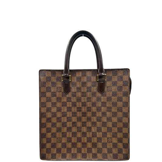 Front di una Sac Plat Louis Vuitton in canvas Damier Ébène con doppi manici stondati e parti metalliche dorate. Indossabile a mano. Dotata di dustbag.