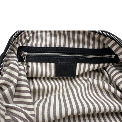 interno Borsa Hags in pelle nabuk nera con parti metalliche argentate, munita di doppi manici e una tracolla amovibile e regolabile. Completa di dustbag e cartellino, di lusso, ottime condizioni, usata. 