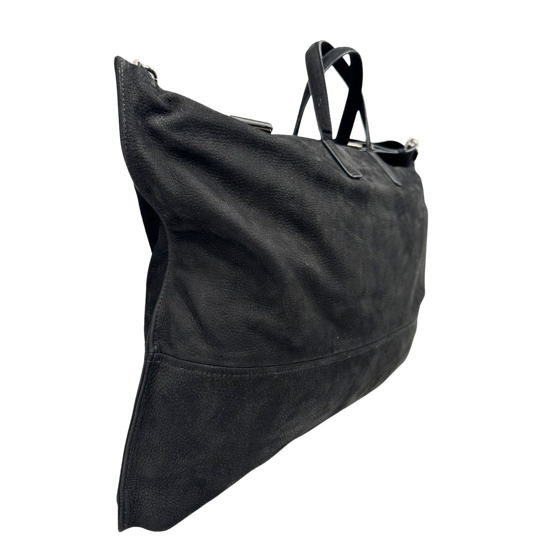 lato Borsa Hags in pelle nabuk nera con parti metalliche argentate, munita di doppi manici e una tracolla amovibile e regolabile. Completa di dustbag e cartellino, di lusso, ottime condizioni, usata