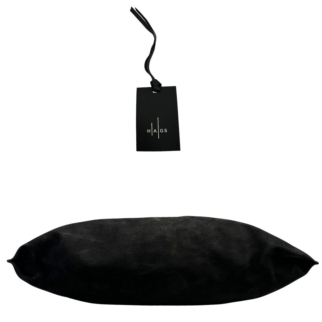 base Borsa Hags in pelle nabuk nera con parti metalliche argentate, munita di doppi manici e una tracolla amovibile e regolabile. Completa di dustbag e cartellino, di lusso, ottime condizioni, usata. 