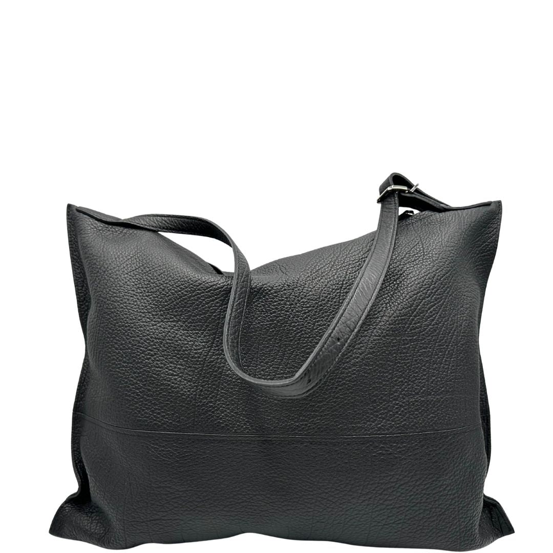 retro Borsa Hags in pelle nera con parti metalliche argentate; munita di una tracolla regolabile. Completa di dustbag e cartellino, di lusso, originale, eccellenti condizioni. 