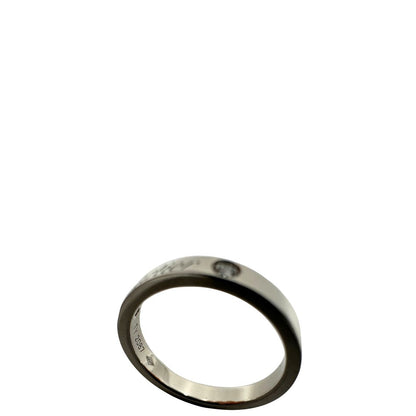 Anello Cartier della collezione C de Cartier in platino 950/1000, impreziosito da 2 diamanti taglio brillante per un totale di 0,07 ct. Design elegante con profilo da 3 mm. Munito di cofanetto e scatola. INCISIONE PERSONALIZZATA ALL'INTERNO, di lusso, originale, ottime condizioni, usato.