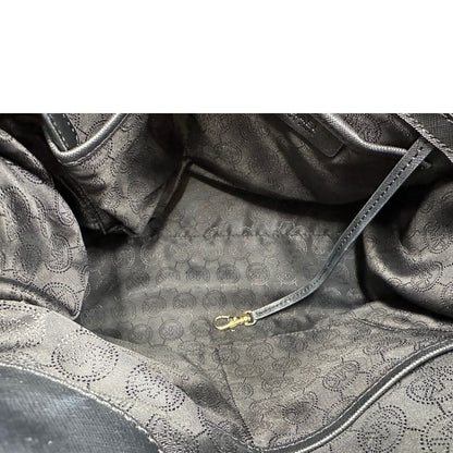 interno  Borsa Michael Kors in pelle saffiano nera con parti metalliche dorate; munita di doppi manici e una tracolla amovibile in catena e pelle, di lusso, originale, ottime condizioni. 