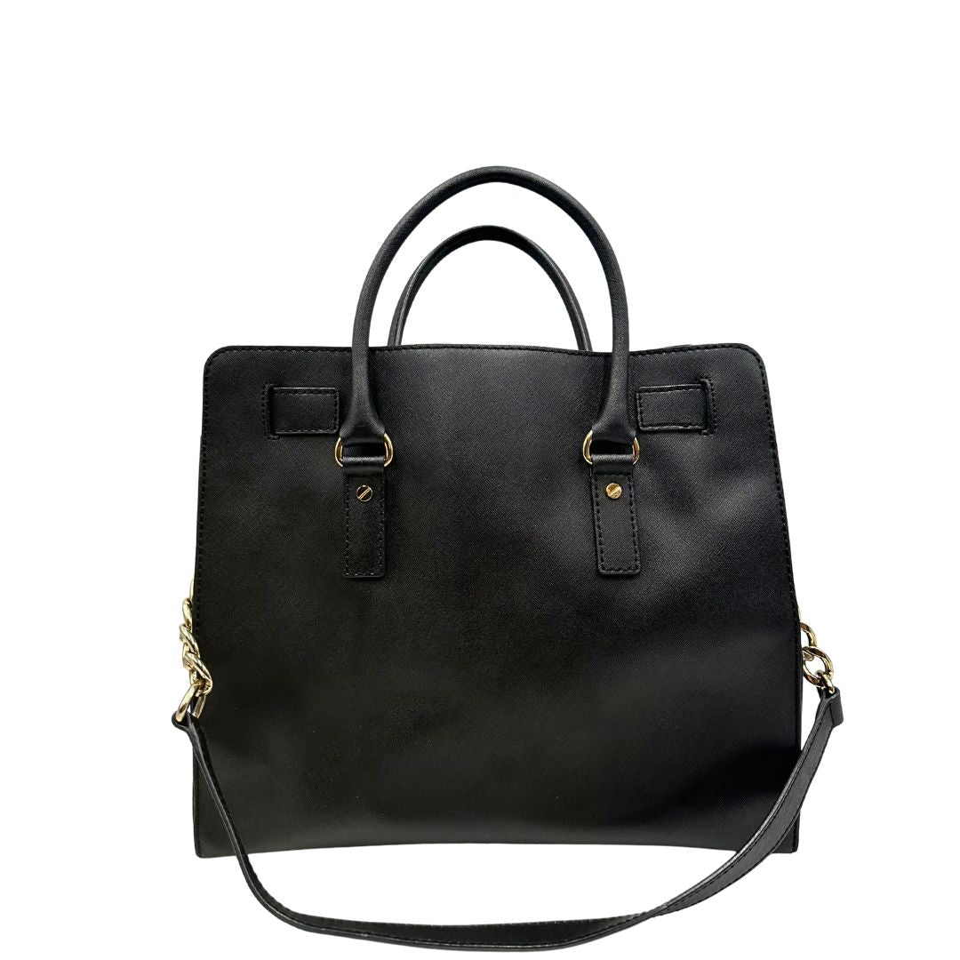 retro  Borsa Michael Kors in pelle saffiano nera con parti metalliche dorate; munita di doppi manici e una tracolla amovibile in catena e pelle, di lusso, originale, ottime condizioni. 