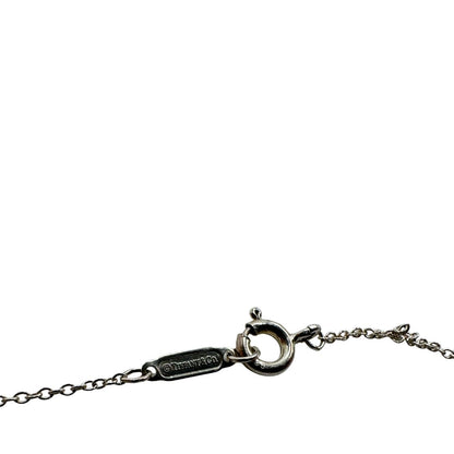 Collana Tiffany&Co. della collezione Return To Tiffany in argento 925 con lucchetto a forma di cuore. Completo di sacchetto antipolvere e busta, in ottime condizioni, originale.