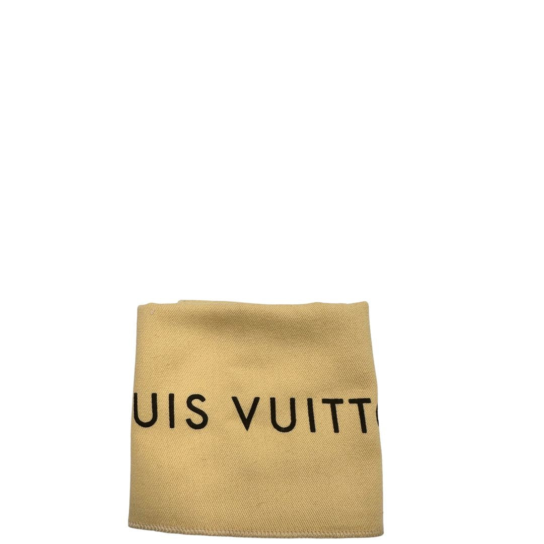 dustbag Borsa Louis Vuitton Alma BB in pelle Vernis arancione corallo monogram e parti metalliche dorate. Munita di doppi manici stondati e una tracolla amovibile, dotata di clochette porta chiavi. Completa di dustbag, lucchetto e chiavi, di lusso, originale, ottime condizioni, usata.