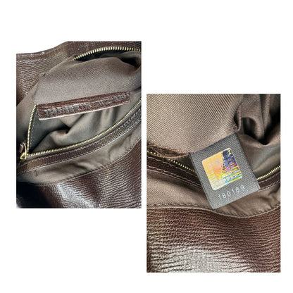codiice Borsa Fendi effetto pelo marrone con finiture in pelle tono su tono e parti metalliche dorate; munita di un manico singolo, indossabile a spalla, di lusso, originale, usata.