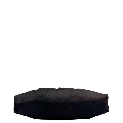 base Borsa Fendi effetto pelo marrone con finiture in pelle tono su tono e parti metalliche dorate; munita di un manico singolo, indossabile a spalla, di lusso, originale, usata.