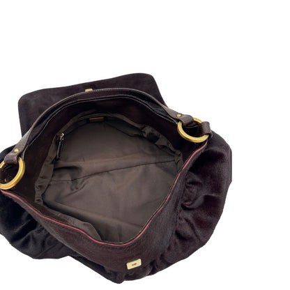 interno Borsa Fendi effetto pelo marrone con finiture in pelle tono su tono e parti metalliche dorate; munita di un manico singolo, indossabile a spalla, di lusso, originale, usata.