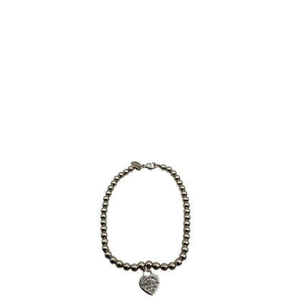 Bracciale Tiffany&Co. della collezione Return to Tiffany in argento 925 composto da sfere circolari e ciondolo cuore smaltato in verde Tiffany. Completo di scatola e sacchetto anti polvere.