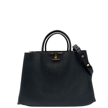 Front di una borsa Tod's in pelle nera martellata, con parti metalliche dorate; munita di manici stondati e di una tracolla regolabile ed amovibile. Completa di dustbag.