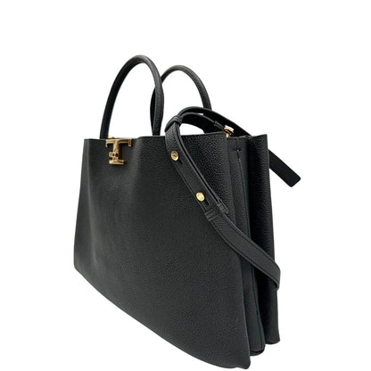 Laterale destro di una borsa Tod's in pelle nera martellata, con parti metalliche dorate; munita di manici stondati e di una tracolla regolabile ed amovibile. Completa di dustbag.