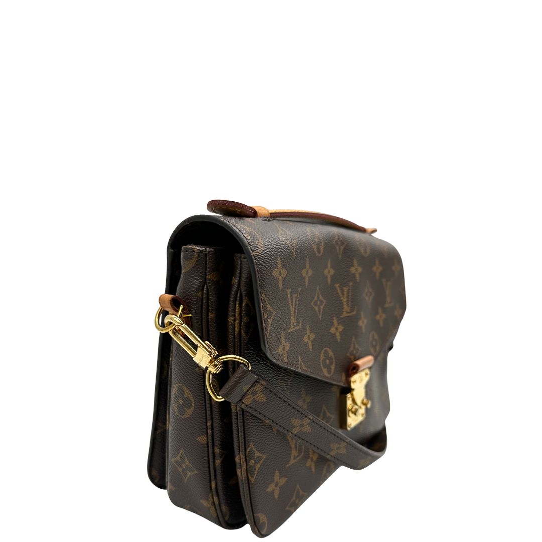 front Borsa Louis Vuitton Métis in canvas marrone monogram con dettagli in vacchetta naturale e parti metalliche dorate. Munita di un manico singolo e una tracolla regolabile e amovibile. Dotato di scatola e dustbag, di lusso, originale, ottime condizioni. 