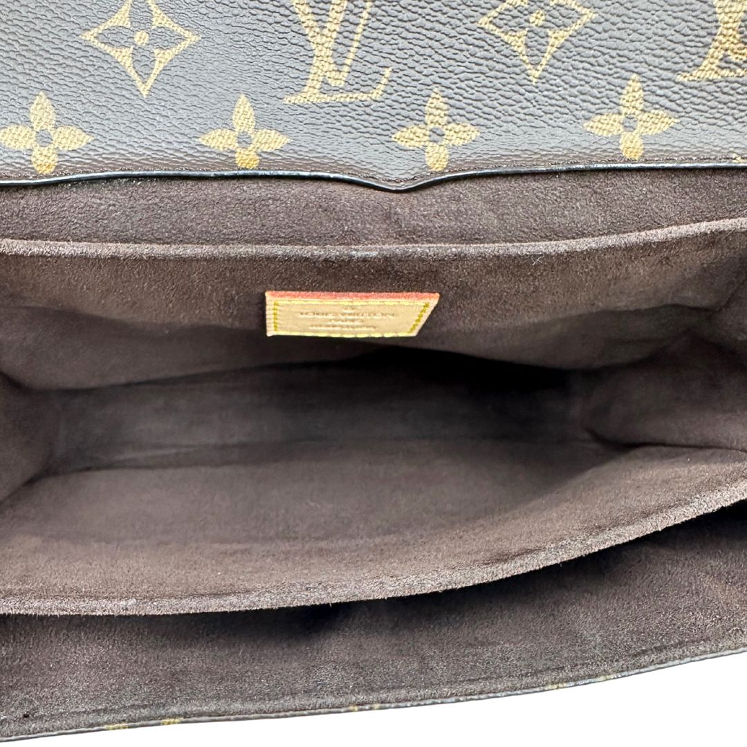 interno della  Borsa Louis Vuitton Métis in canvas marrone monogram con dettagli in vacchetta naturale e parti metalliche dorate. Munita di un manico singolo e una tracolla regolabile e amovibile. Dotato di scatola e dustbag, di lusso, originale, ottime condizioni.