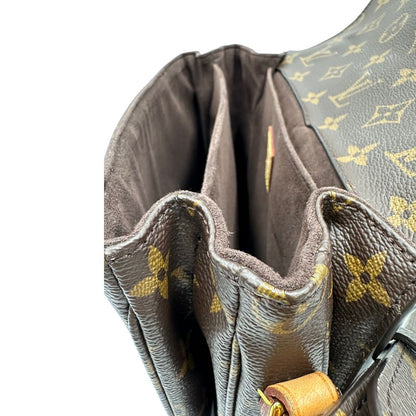 finiture Borsa Louis Vuitton Métis in canvas marrone monogram con dettagli in vacchetta naturale e parti metalliche dorate. Munita di un manico singolo e una tracolla regolabile e amovibile. Dotato di scatola e dustbag, di lusso, originale, ottime condizioni.