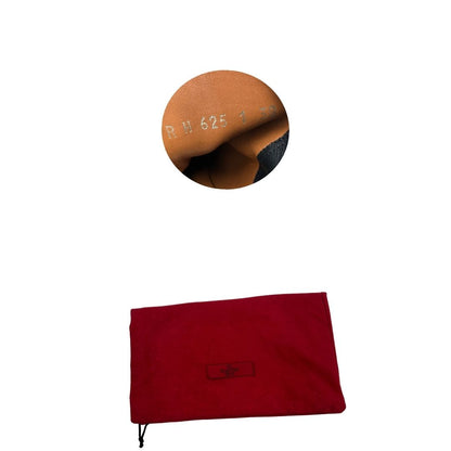 Stivaletti VG in pelle nera con tacco basso e dettagli borchie oro chiaro. Completi di sacchetto anti polvere, di lusso, originale, ottime condizioni.