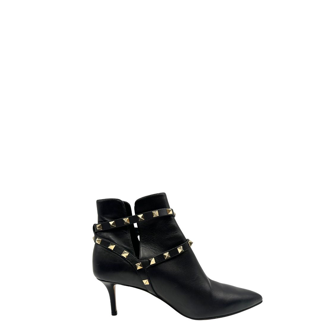 Stivaletti VG in pelle nera con tacco basso e dettagli borchie oro chiaro. Completi di sacchetto anti polvere, di lusso, originale, ottime condizioni.