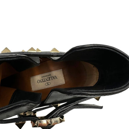 Stivaletti VG in pelle nera con tacco basso e dettagli borchie oro chiaro. Completi di sacchetto anti polvere, di lusso, originale, ottime condizioni.