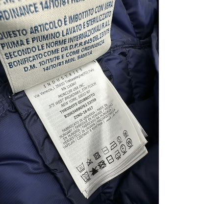 Piumino Moncler in 100% poliammide blu con collo amovibile effetto pelo, di lusso, originale, ottime condizioni.