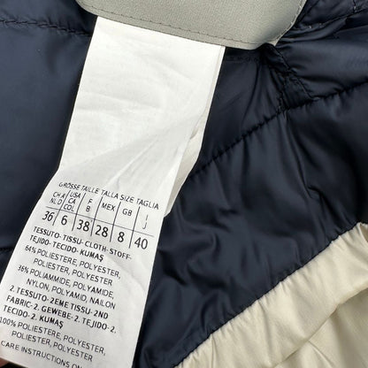 Piumino Max Mara reversibile blu trapuntato e beige in 64% poliestere e 36% poliammide, di lusso, originale, ottime condizioni, usato.