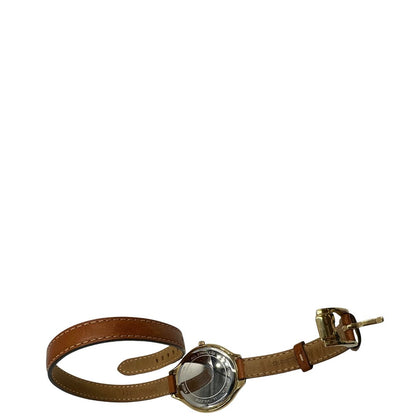 Orologio Michael Kors con cassa dorata e quadrante oro, dotato di cinturino in pelle color caramello a doppio giro, movimento al quarzo, cassa in acciaio inox con impermeabilità 5 ATM, quadrante analogico con indici a barre e lancette ore-minuti-secondi, chiusura ad ardiglione inciso Michael Kors, fondello in acciaio con riferimenti al modello MK-2256 e codice seriale, fornito con scatola ed etichetta.