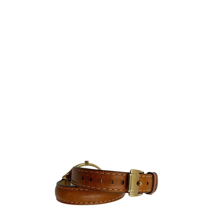 Orologio Michael Kors con cassa dorata e quadrante oro, dotato di cinturino in pelle color caramello a doppio giro, movimento al quarzo, cassa in acciaio inox con impermeabilità 5 ATM, quadrante analogico con indici a barre e lancette ore-minuti-secondi, chiusura ad ardiglione inciso Michael Kors, fondello in acciaio con riferimenti al modello MK-2256 e codice seriale, fornito con scatola ed etichetta.