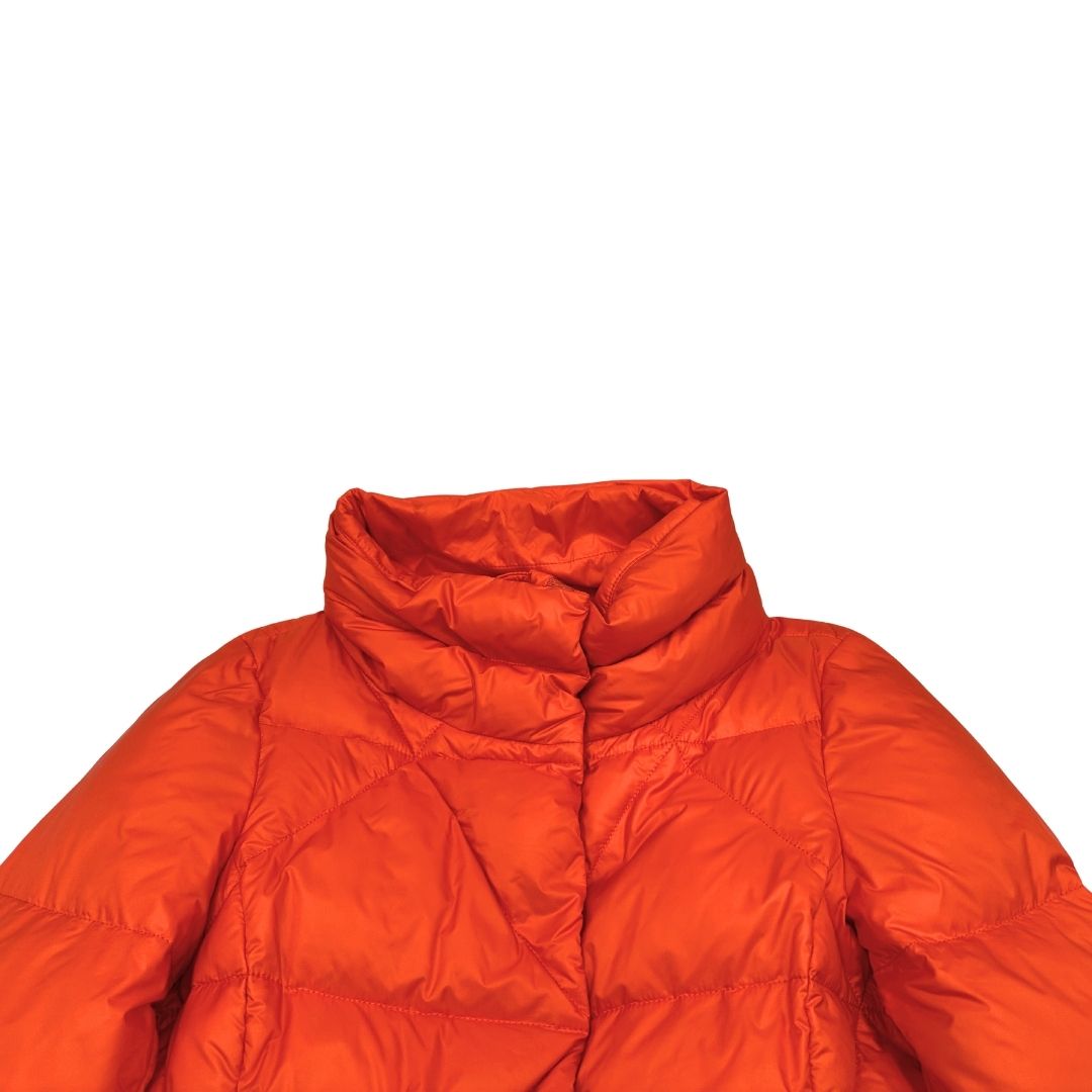 Piumino Fay arancione in 100% poliammide munito di cintura in vita; parti metalliche dorate, di lusso, originale, ottime condizioni.