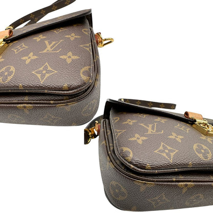 Angoli di una borsa Louis Vuitton Métis in canvas marrone monogram con dettagli in vacchetta naturale e parti metalliche dorate. Munita di un manico singolo e una tracolla regolabile e amovibile. Dotata di scatola.