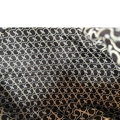 Interno di un Bauletto Gucci in pelle bianco avorio parti metalliche dorate, munita di due manici stondati. Indossabile a mano. Originale, usato, di lusso, in ottime condizioni.