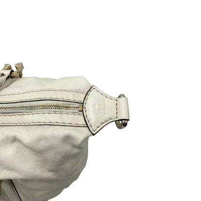 Bauletto Gucci in pelle bianco avorio parti metalliche dorate, munita di due manici stondati. Indossabile a mano. Originale, usato, di lusso, in ottime condizioni.