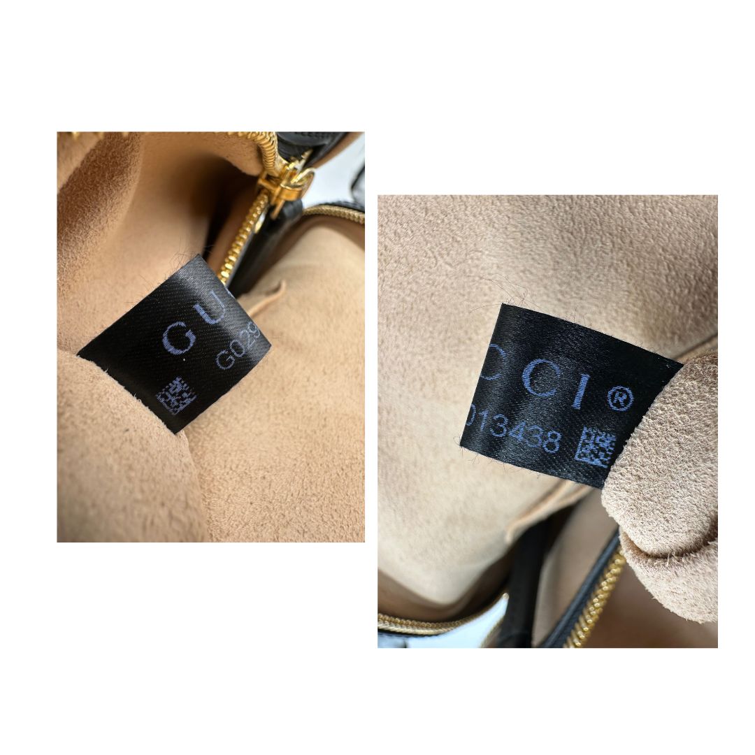 Zaino Gucci in canvas GG beige con finiture in pelle nere e parti metalliche dorate; presenta una stampa di api dorate su tutta la superficie, munito di un manico e bretelle in tessuto regolabili. Originale, usato, di lusso, in ottime condizioni.