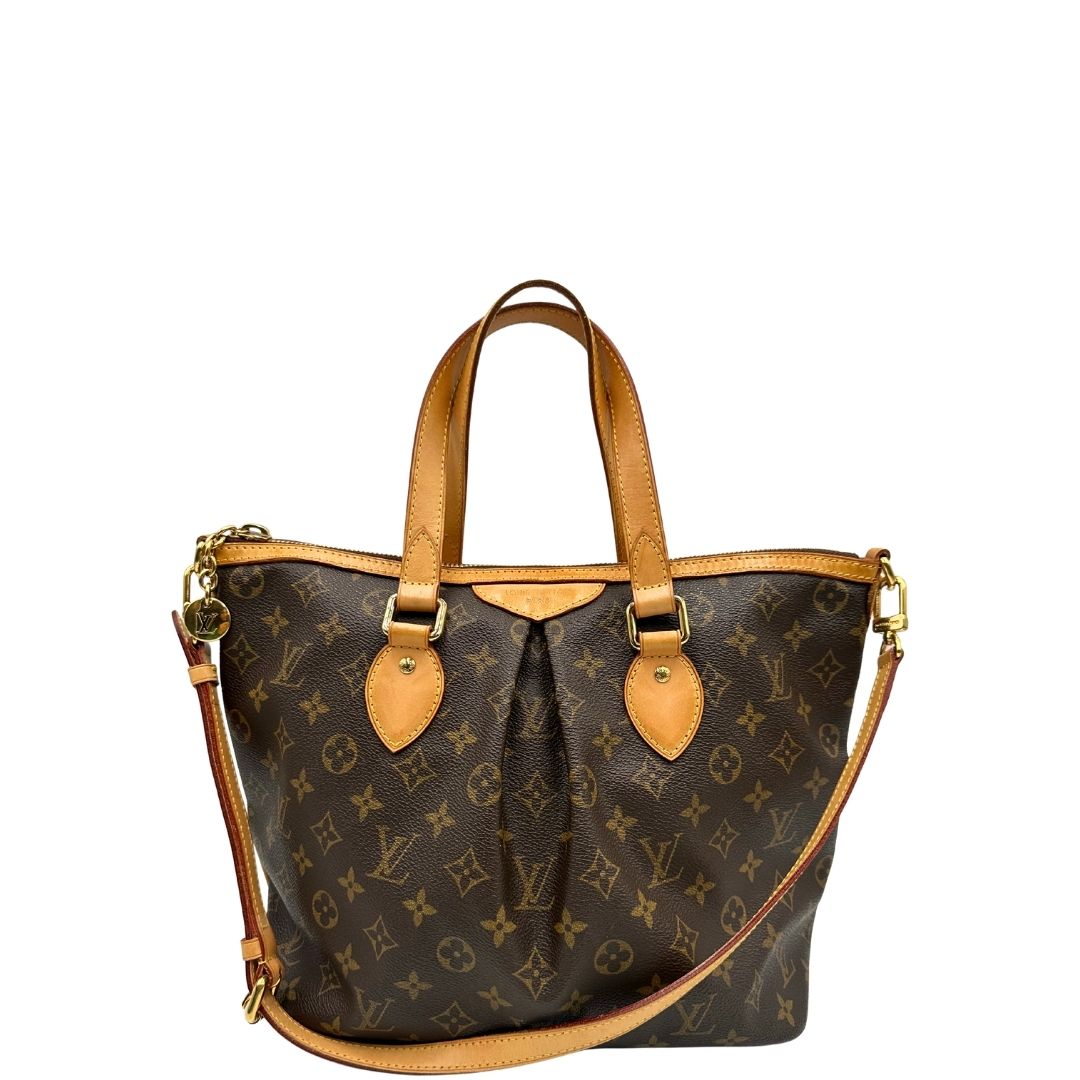Front di una borsa Louis Vuitton in canvas marrone monogram con parti metalliche dorate e finiture in vacchetta naturale; munita di una tracolla amovibile e regolabile e doppi manici. Indossabile a spalla oppure a mano.